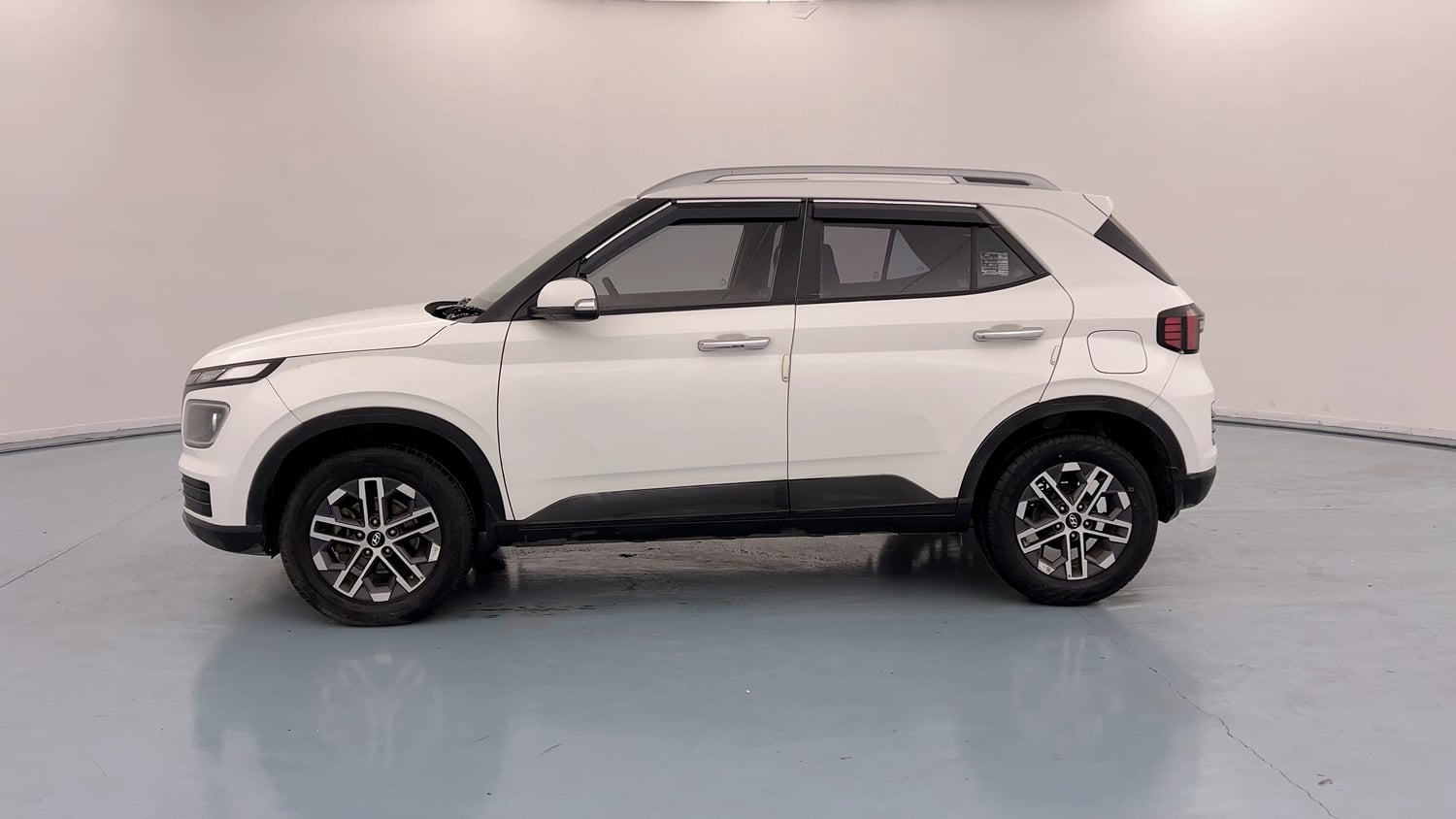 Used 2023 Hyundai Venue SX (O) 1.0 Turbo DCT Petrol Automatic exterior LEFT SIDE VIEW