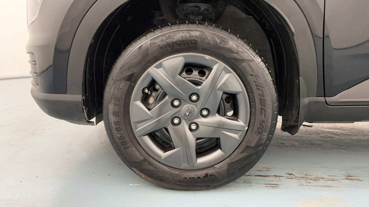 Used 2023 Hyundai Venue SX 1.2 Petrol Petrol Manual tyres LEFT FRONT TYRE RIM VIEW