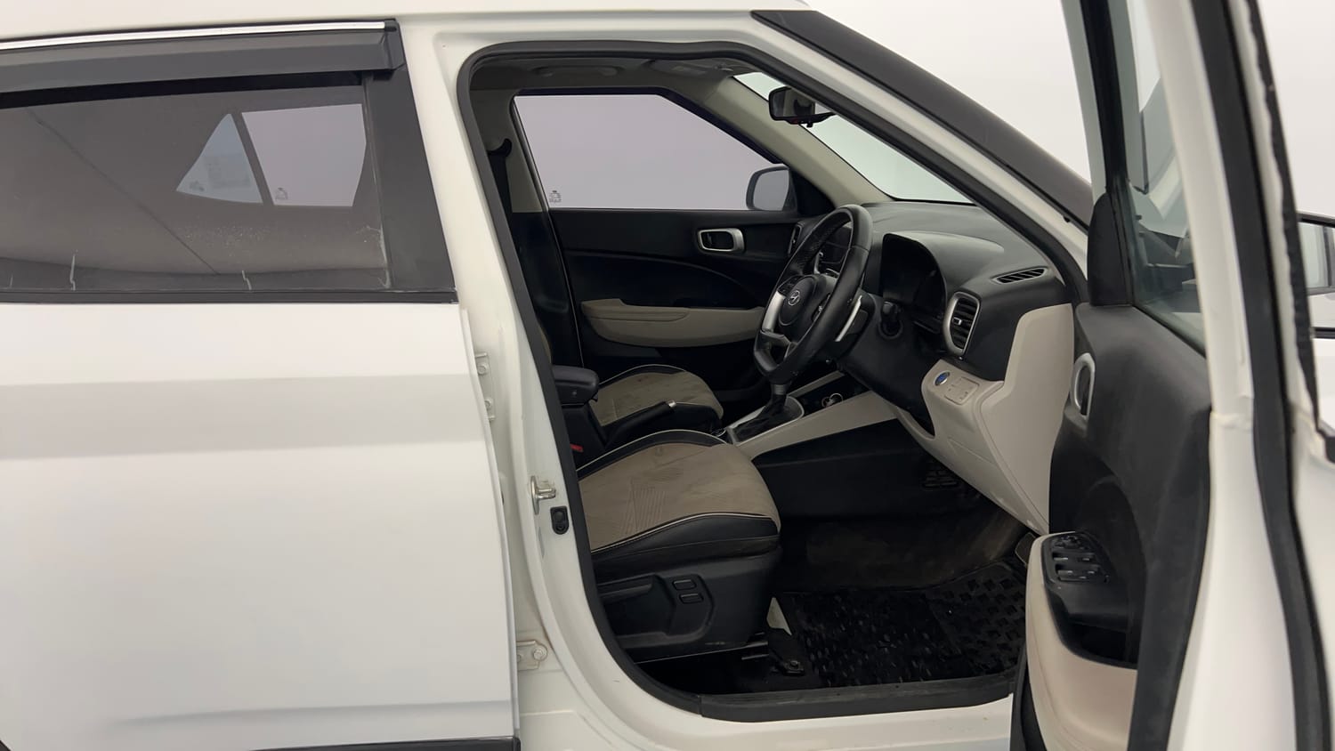 Used 2023 Hyundai Venue SX (O) 1.0 Turbo DCT Petrol Automatic interior RIGHT SIDE FRONT DOOR CABIN VIEW