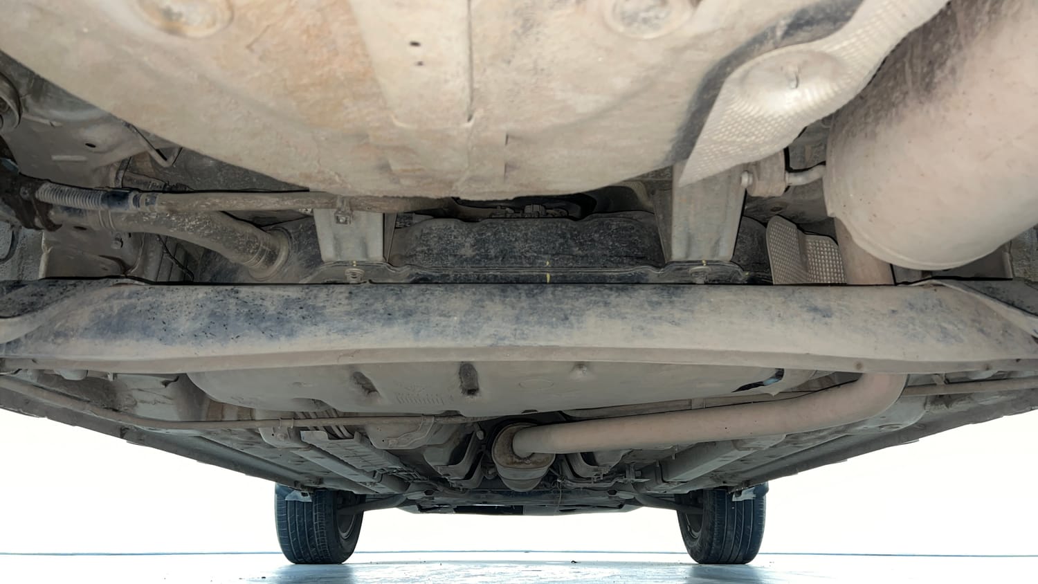 Used 2023 Hyundai Venue SX (O) 1.0 Turbo DCT Petrol Automatic extra REAR UNDERBODY VIEW (TAKEN FROM REAR)