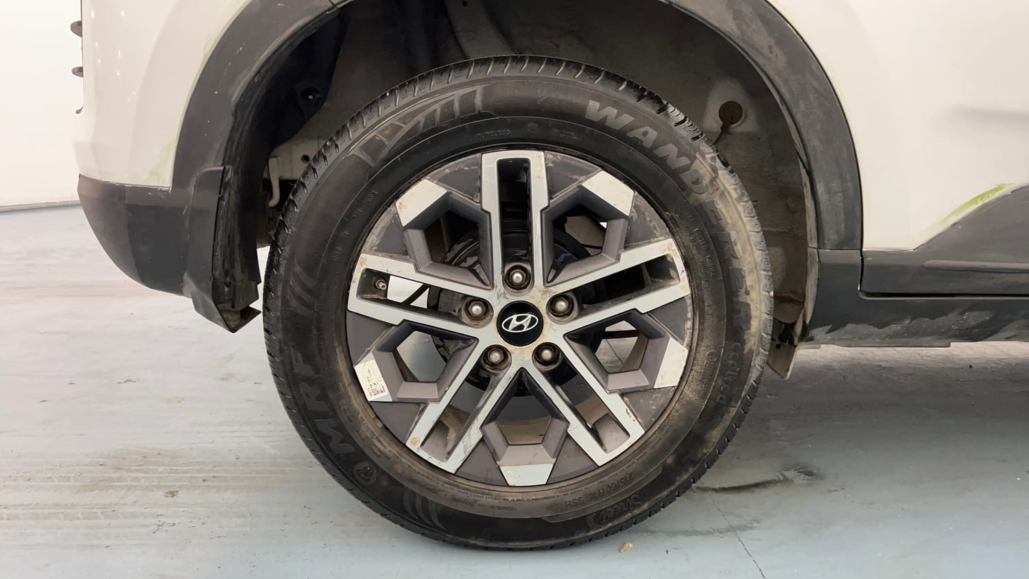 Used 2023 Hyundai Venue SX (O) 1.0 Turbo DCT Petrol Automatic tyres RIGHT REAR TYRE RIM VIEW