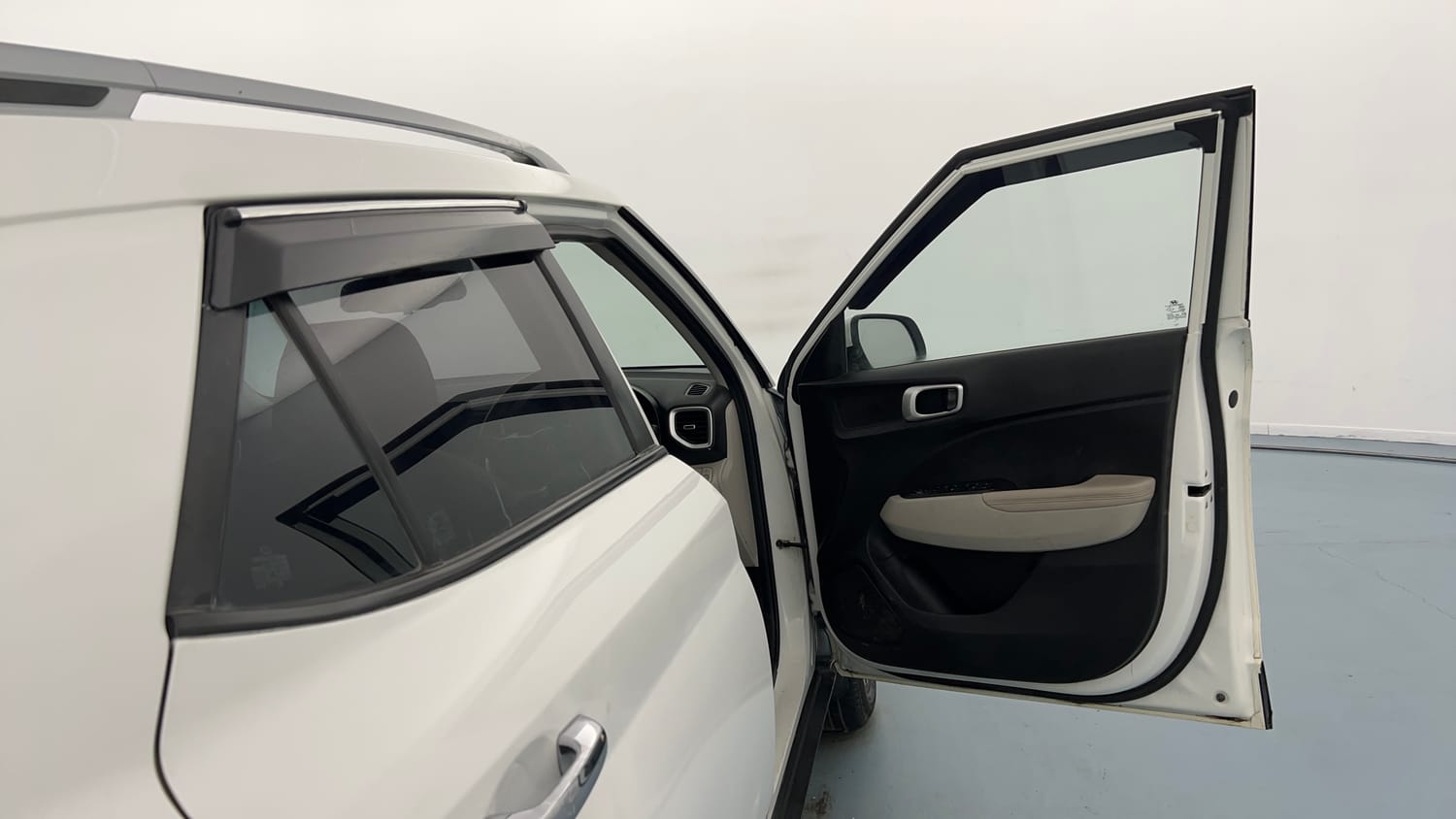 Used 2023 Hyundai Venue SX (O) 1.0 Turbo DCT Petrol Automatic interior RIGHT FRONT DOOR OPEN VIEW