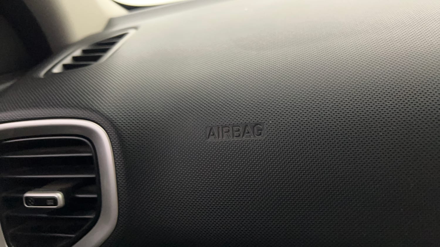 Used 2023 Hyundai Venue SX (O) 1.0 Turbo DCT Petrol Automatic top_features Airbags