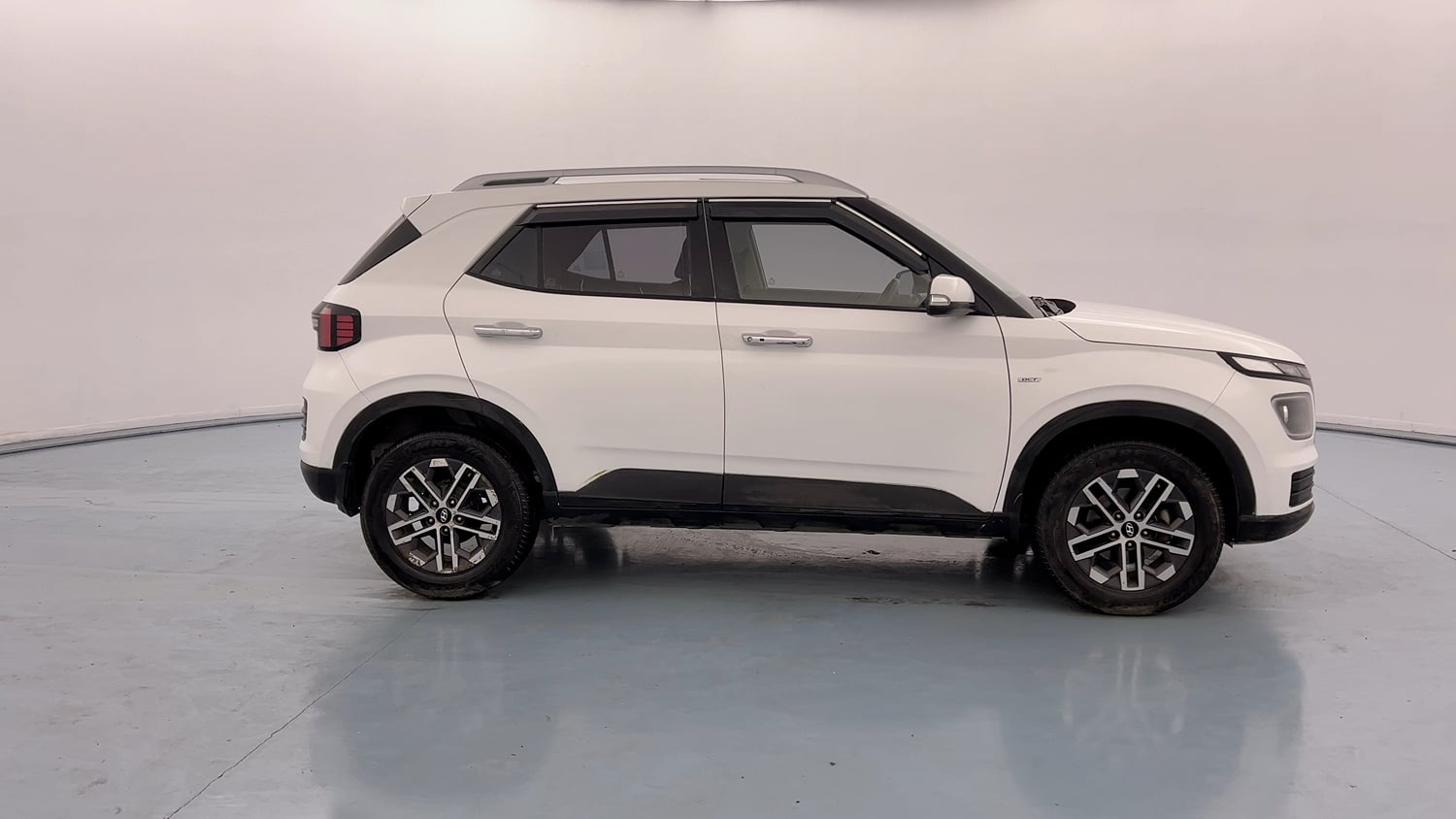 Used 2023 Hyundai Venue SX (O) 1.0 Turbo DCT Petrol Automatic exterior RIGHT SIDE VIEW