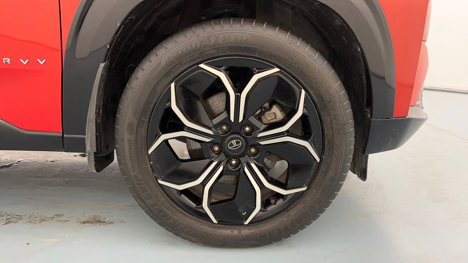 Used 2024 Tata Curvv Accomplished Plus A 1.5 Kryojet Diesel 6MT Diesel Manual tyres RIGHT FRONT TYRE RIM VIEW