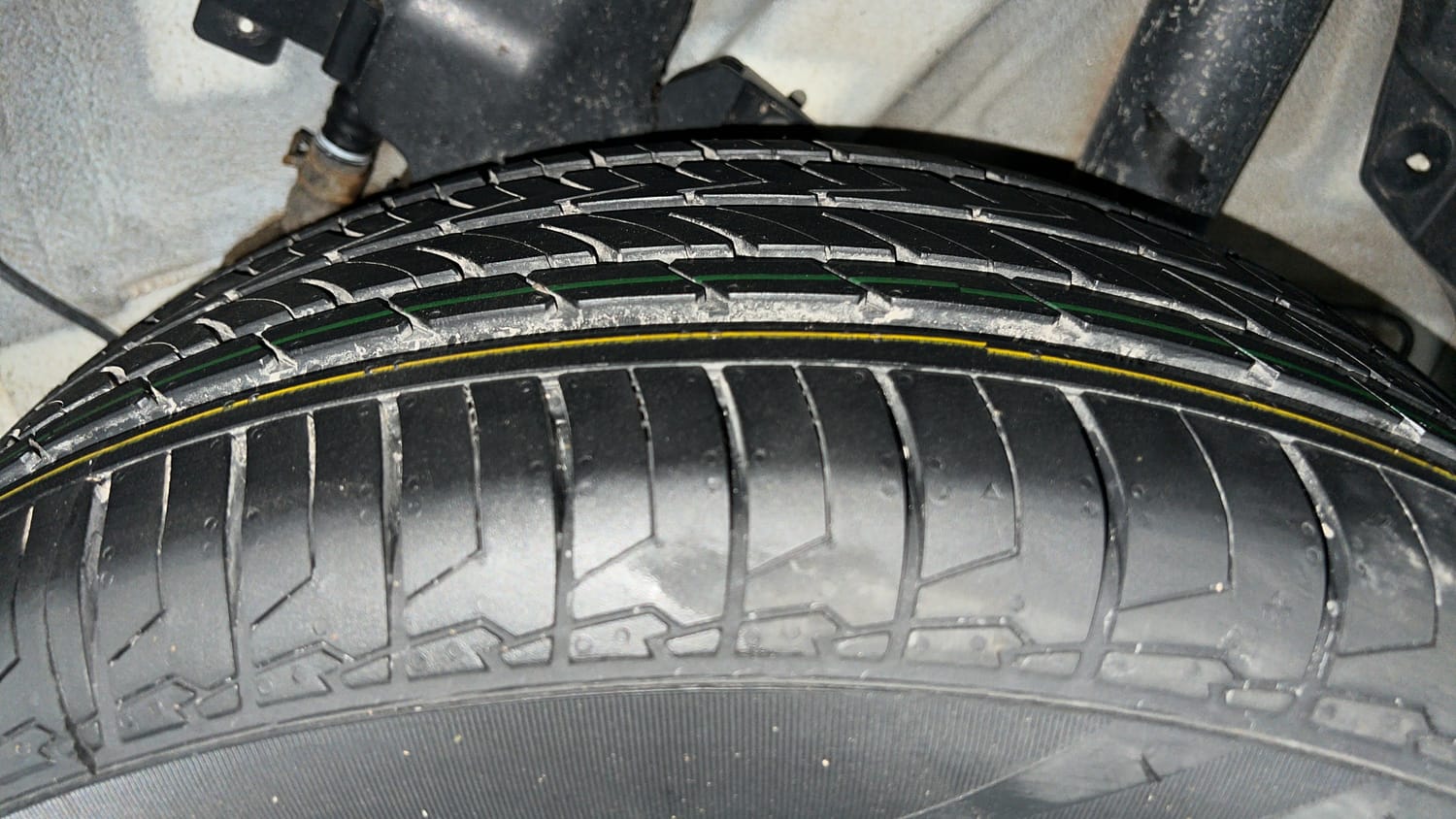 Used 2023 Hyundai Venue SX (O) 1.0 Turbo DCT Petrol Automatic tyres LEFT REAR TYRE TREAD VIEW