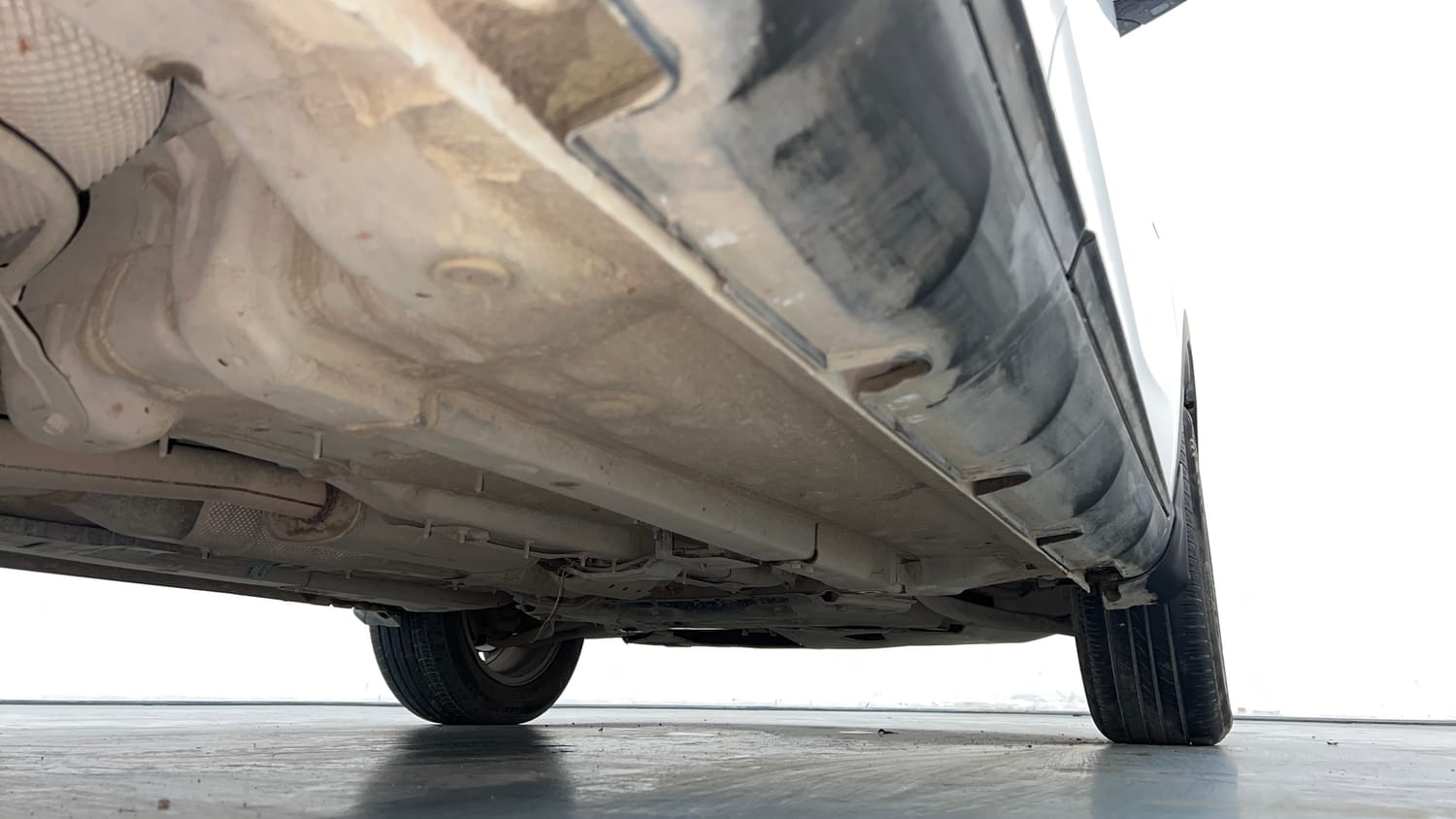 Used 2023 Hyundai Venue SX (O) 1.0 Turbo DCT Petrol Automatic extra REAR RIGHT UNDERBODY VIEW
