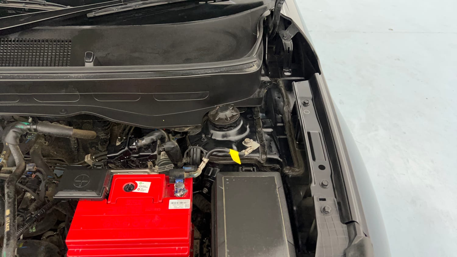 Used 2023 Hyundai Venue SX 1.2 Petrol Petrol Manual engine ENGINE LEFT SIDE HINGE & APRON VIEW
