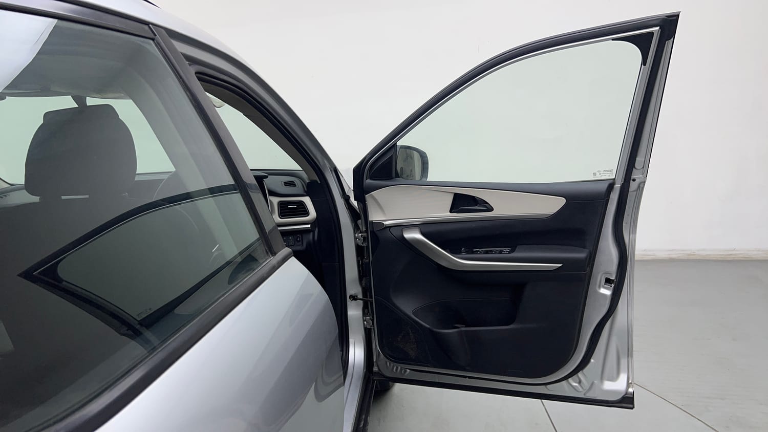 2022 Mahindra XUV700 AX 3 Diesel MT 7 STR-19