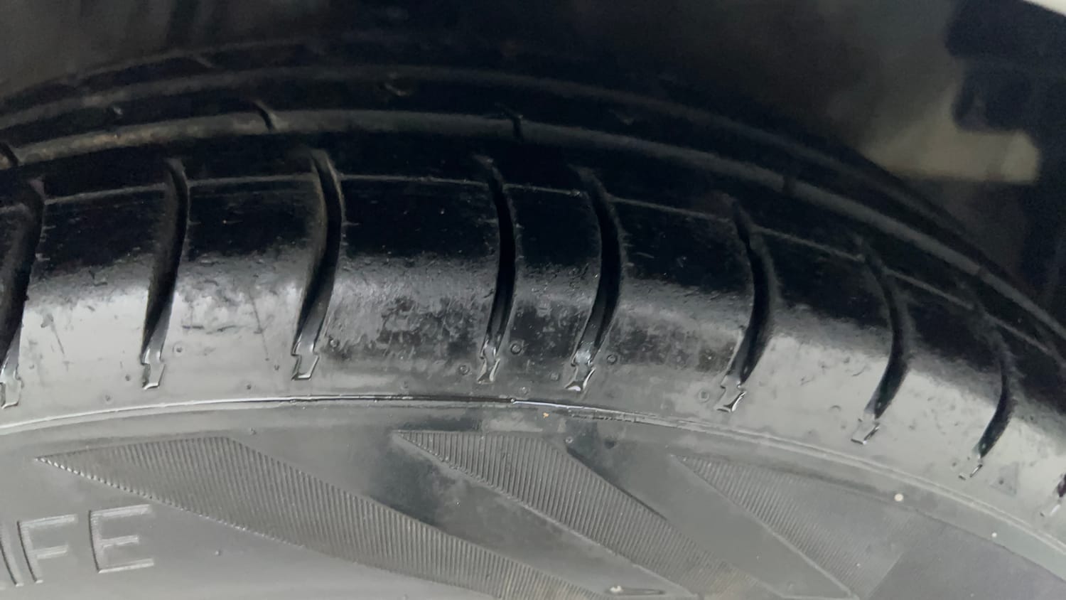 Used 2013 Hyundai i10 Magna 1.1 iRDE2 Petrol Manual tyres RIGHT FRONT TYRE TREAD VIEW