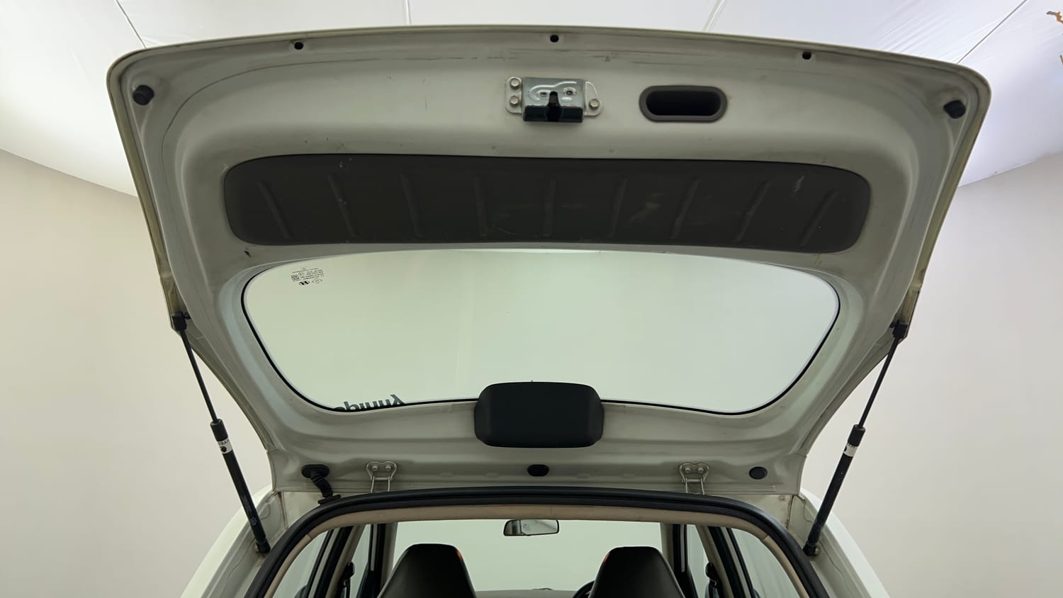 Used 2013 Hyundai i10 Magna 1.1 iRDE2 Petrol Manual interior DICKY DOOR OPEN VIEW