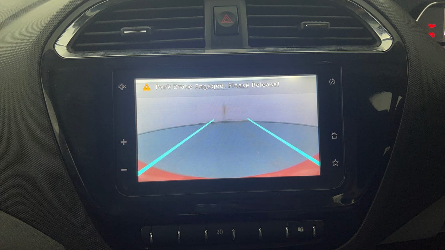 Used 2020 Tata Tiago XZA Plus Dual Tone Petrol Automatic top_features Rear camera
