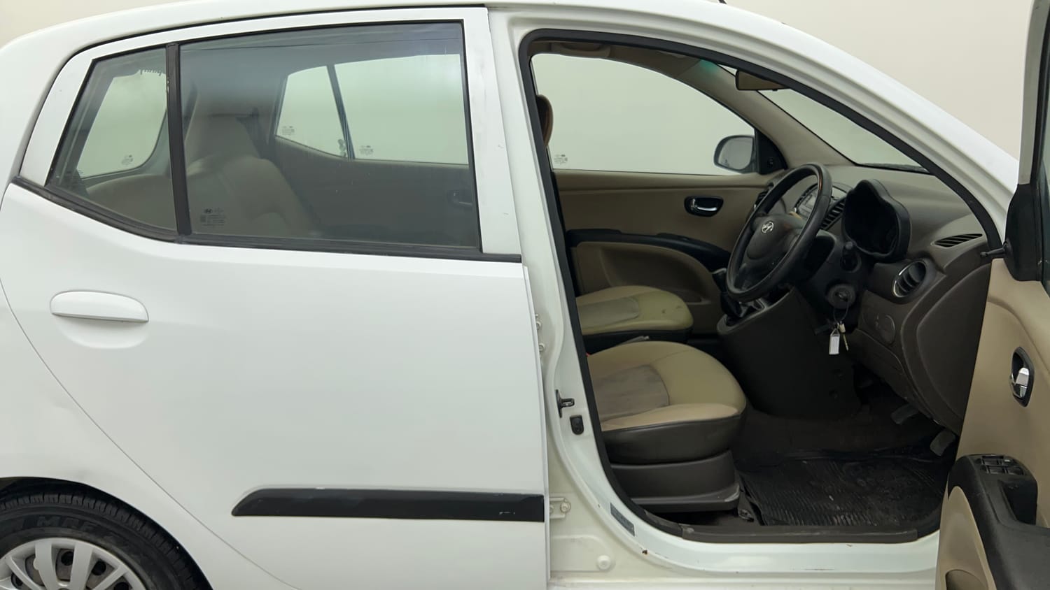 Used 2013 Hyundai i10 Magna 1.1 iRDE2 Petrol Manual interior RIGHT SIDE FRONT DOOR CABIN VIEW