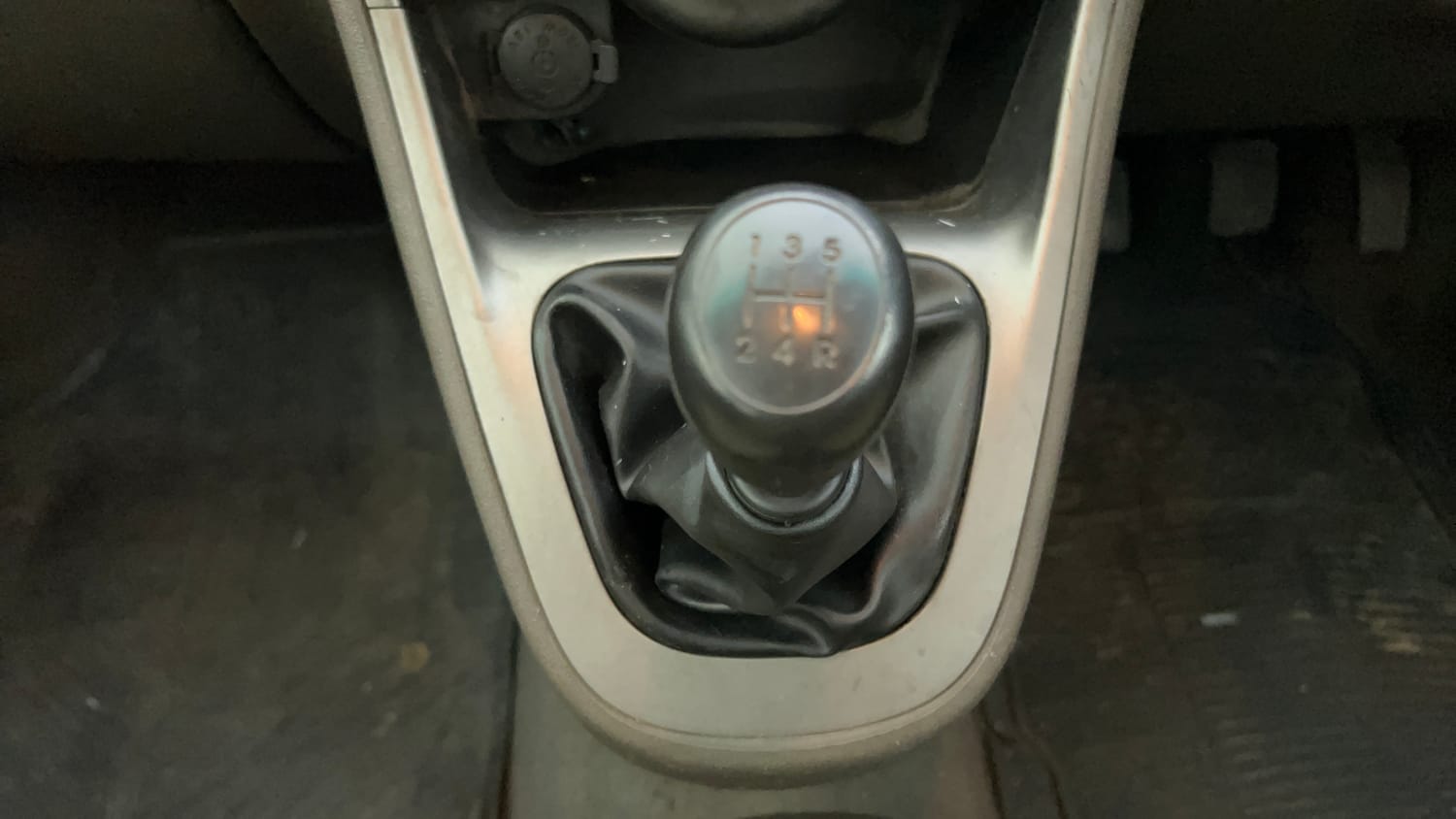 Used 2013 Hyundai i10 Magna 1.1 iRDE2 Petrol Manual interior GEAR  KNOB VIEW