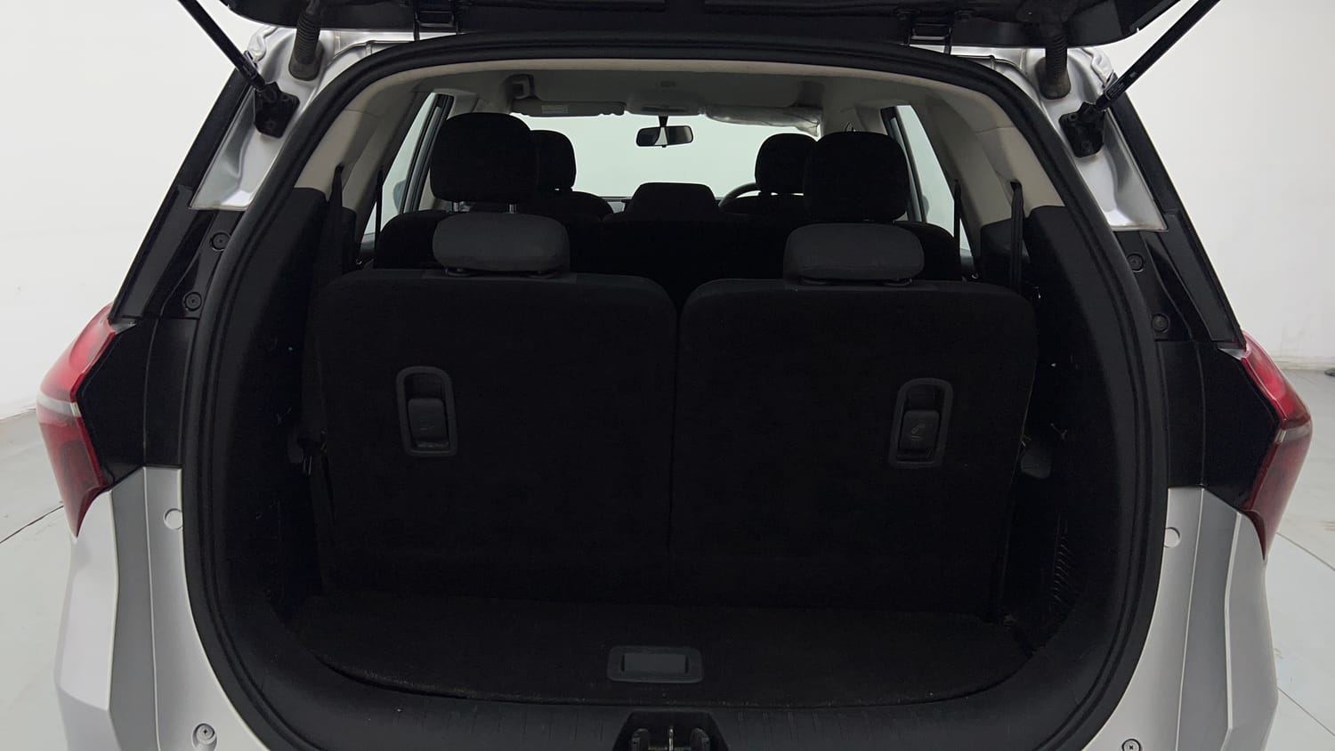 2022 Mahindra XUV700 AX 3 Diesel MT 7 STR-26