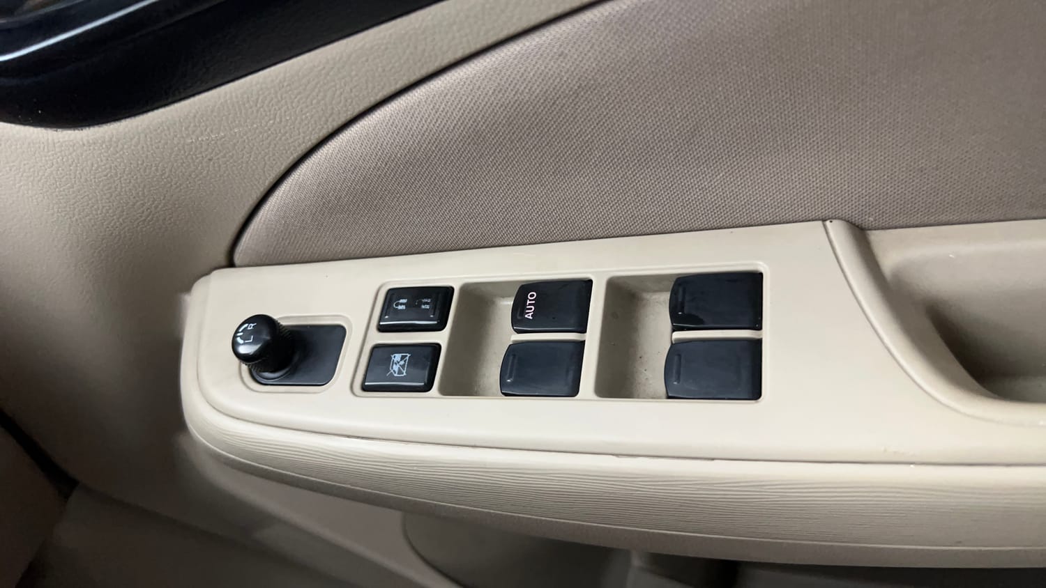 Used 2019 Maruti Suzuki Dzire VXi Petrol Manual top_features Adjustable ORVM