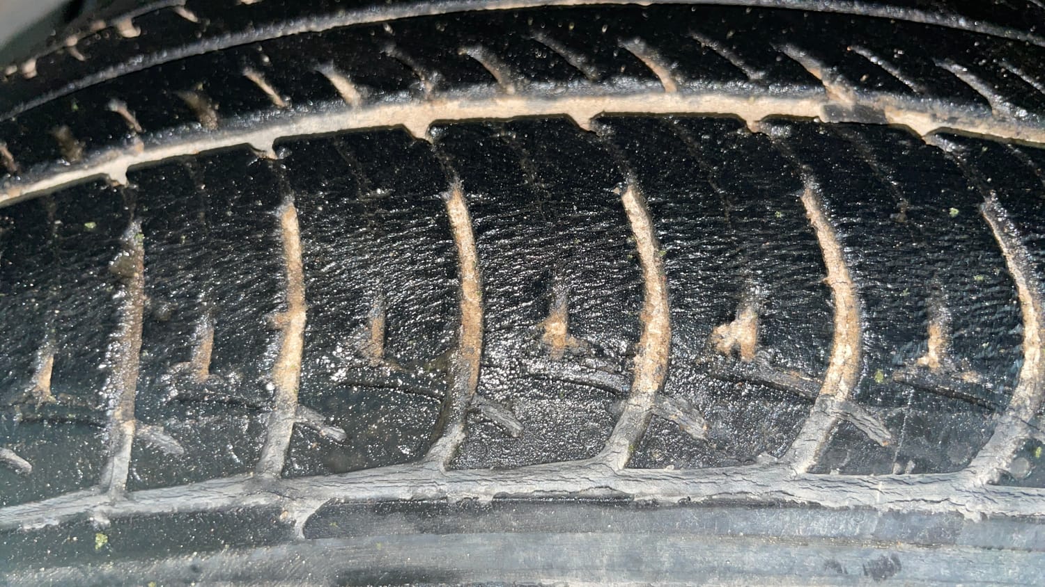 Used 2021 Maruti Suzuki Wagon R 1.0 VXi (O) 1.0 AMT Petrol Automatic tyres LEFT FRONT TYRE TREAD VIEW