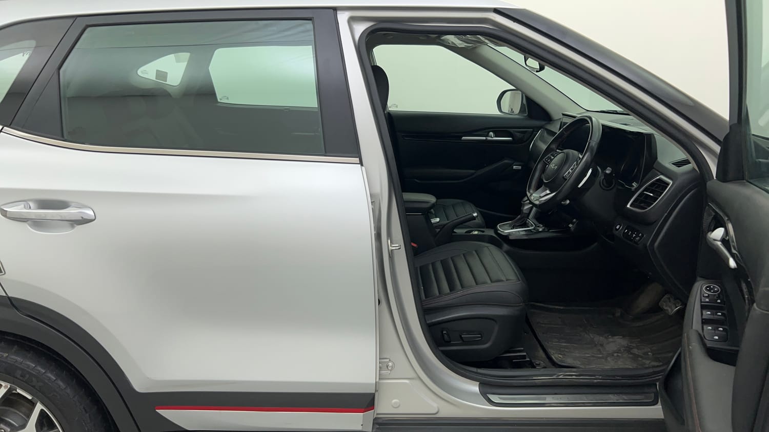 Used 2022 Kia Seltos GTX Plus 1.5 Diesel AT Diesel Automatic interior RIGHT SIDE FRONT DOOR CABIN VIEW