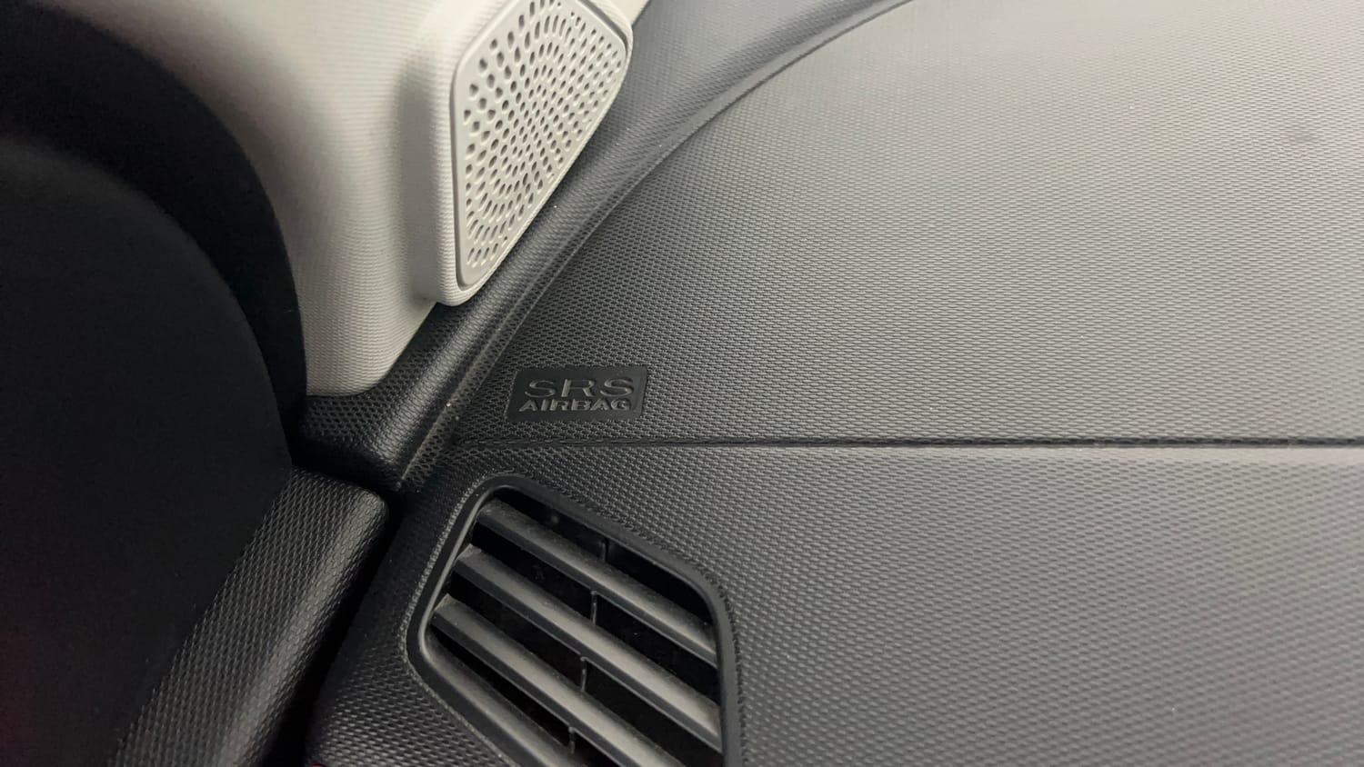 Used 2020 Tata Tiago XZA Plus Dual Tone Petrol Automatic top_features Airbags