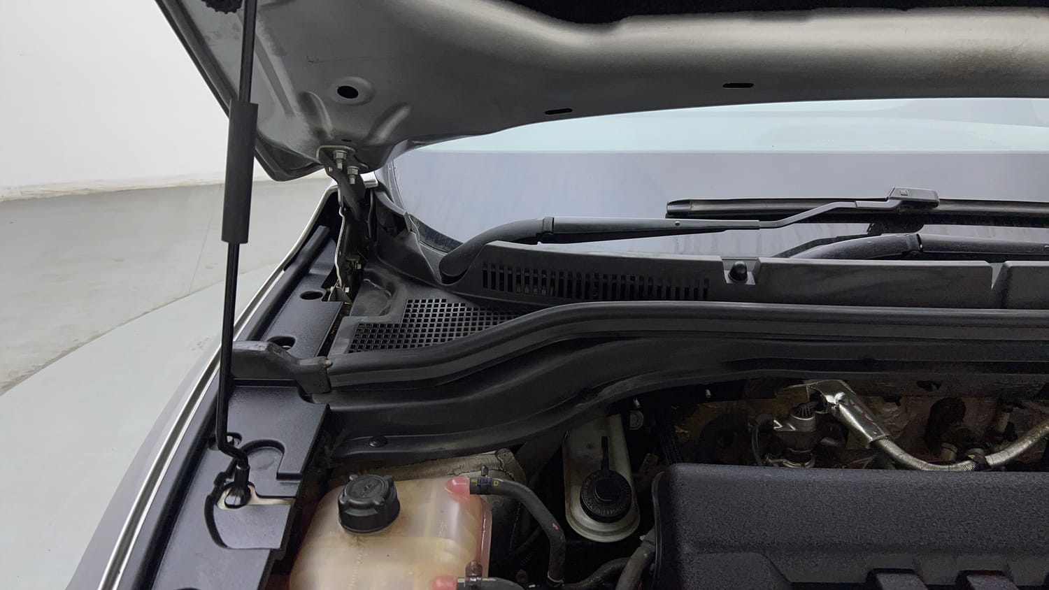 2022 Mahindra XUV700 AX 3 Diesel MT 7 STR-32