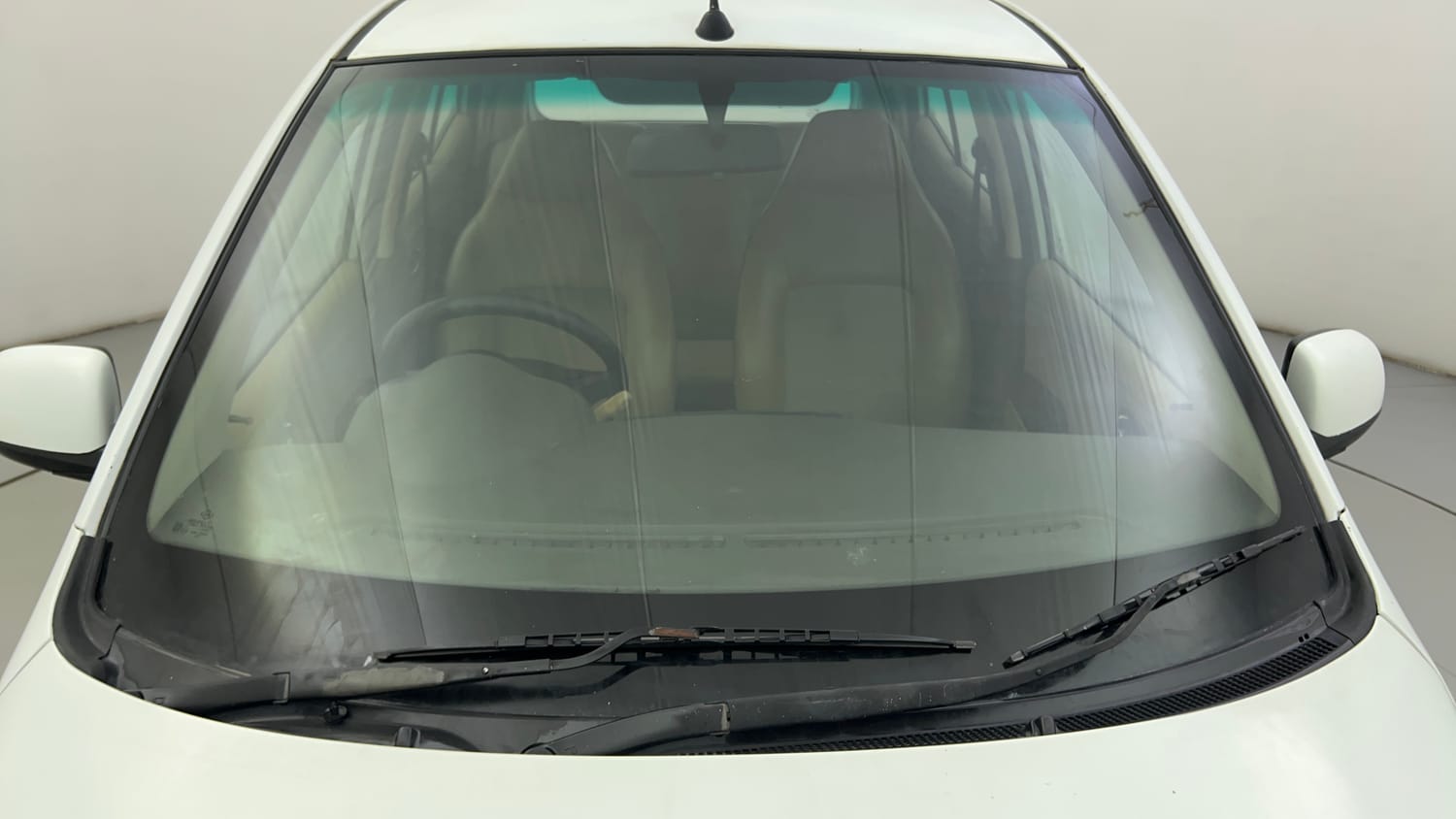 Used 2013 Hyundai i10 Magna 1.1 iRDE2 Petrol Manual exterior FRONT WINDSHIELD VIEW