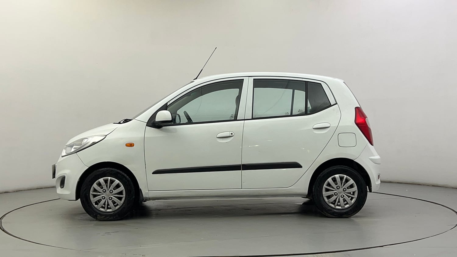 Used 2013 Hyundai i10 Magna 1.1 iRDE2 Petrol Manual exterior LEFT SIDE VIEW