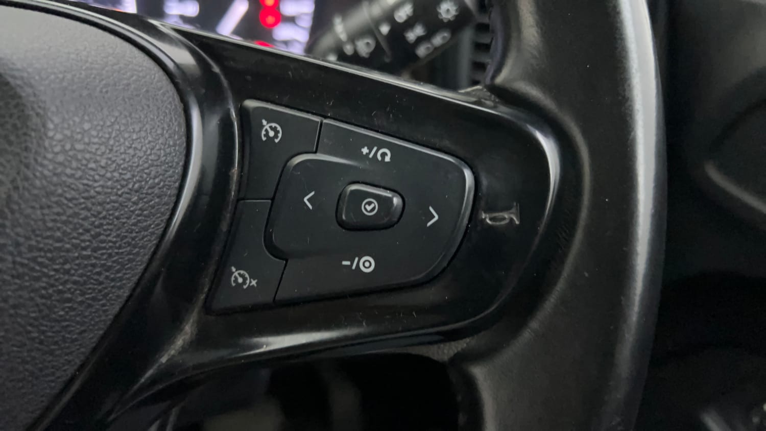 Used 2022 Tata Punch Kaziranga Creative iRA Pack AMT Petrol Automatic top_features Cruise control