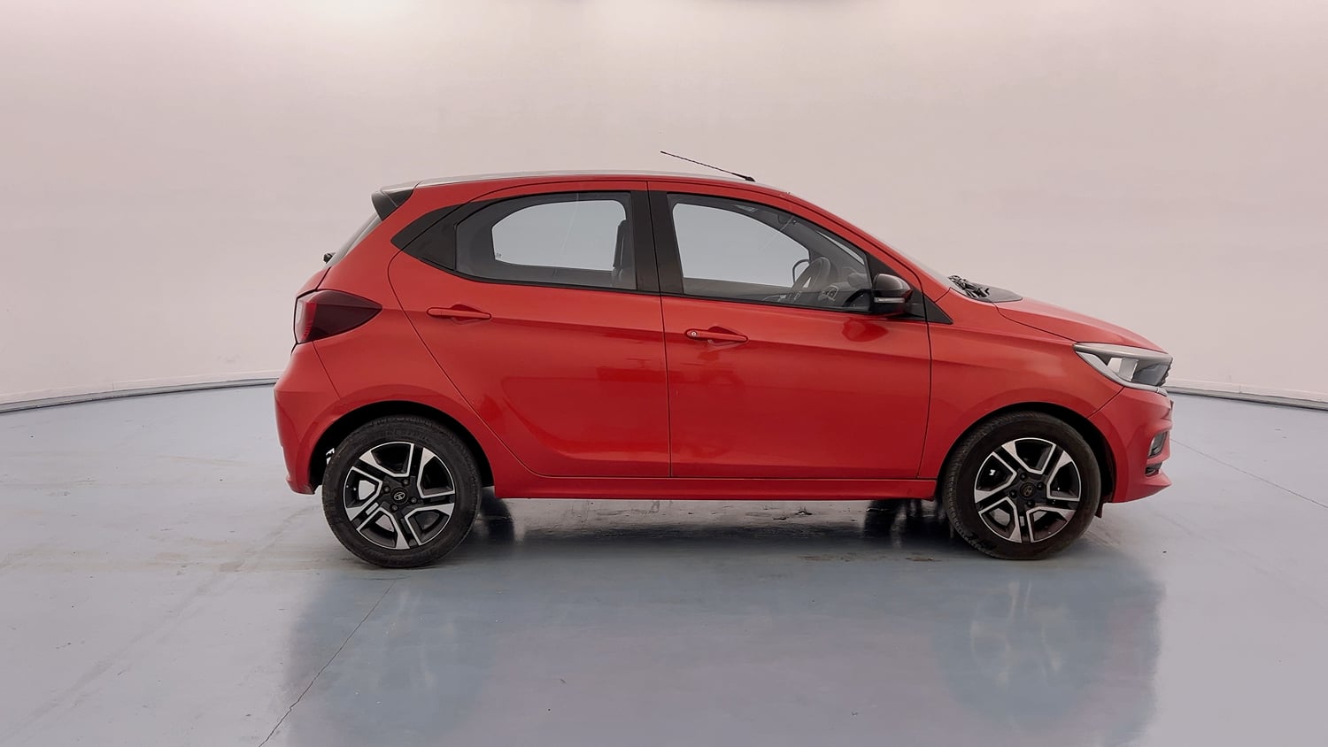 Used 2020 Tata Tiago XZA Plus Dual Tone Petrol Automatic exterior RIGHT SIDE VIEW