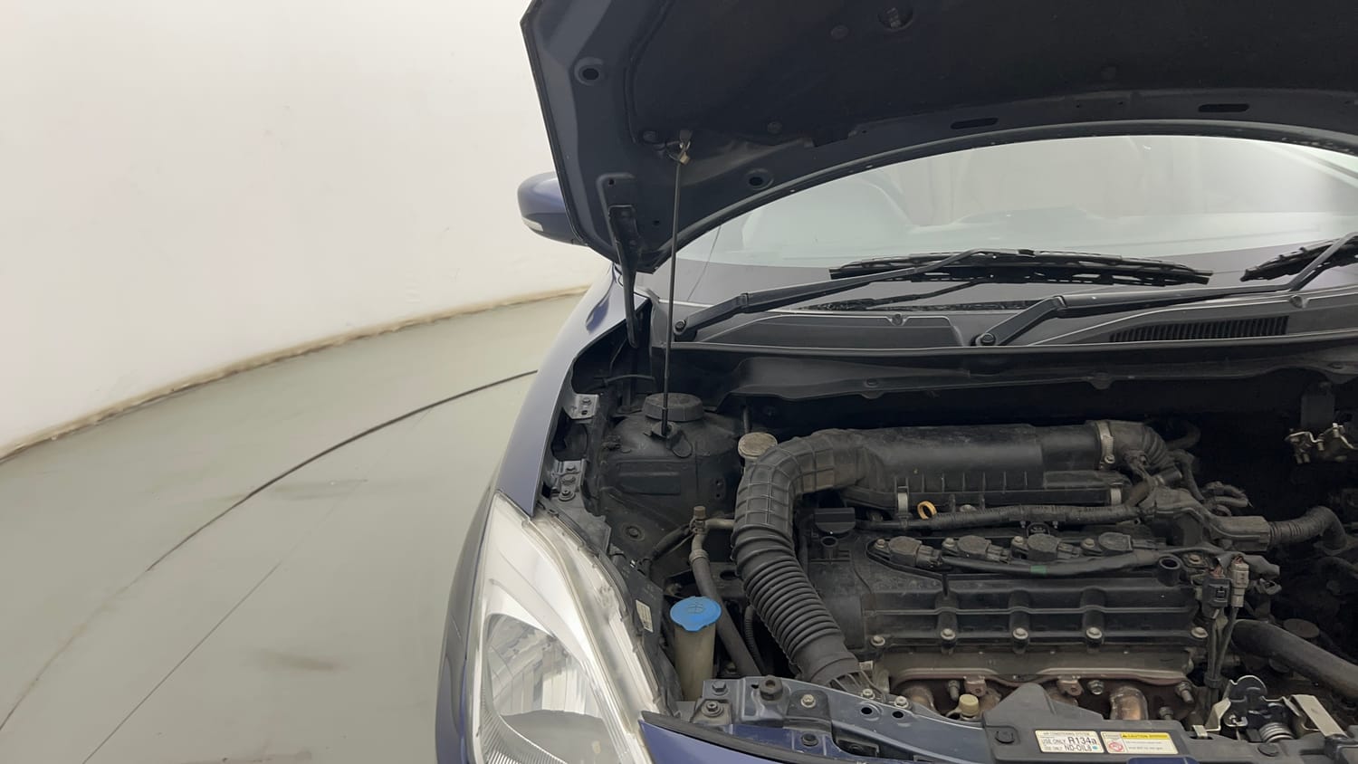 Used 2019 Maruti Suzuki Dzire VXi Petrol Manual engine ENGINE RIGHT SIDE HINGE & APRON VIEW