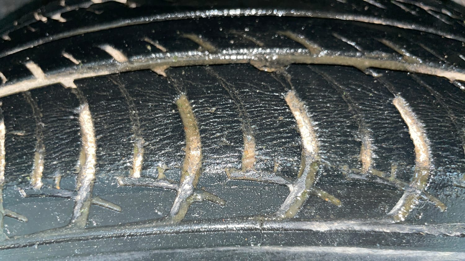 Used 2021 Maruti Suzuki Wagon R 1.0 VXi (O) 1.0 AMT Petrol Automatic tyres RIGHT FRONT TYRE TREAD VIEW