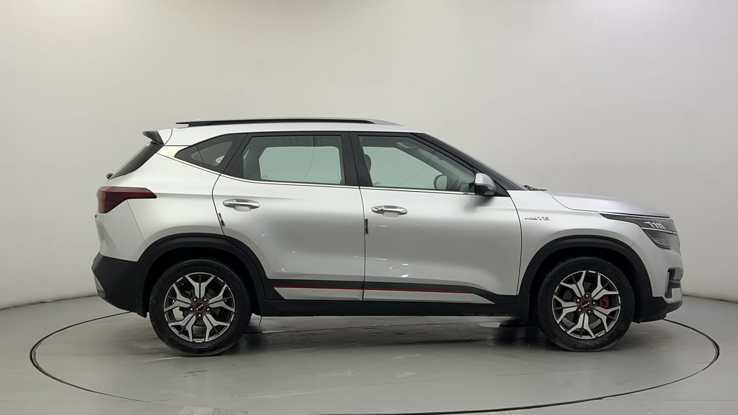 Used 2022 Kia Seltos GTX Plus 1.5 Diesel AT Diesel Automatic exterior RIGHT SIDE VIEW