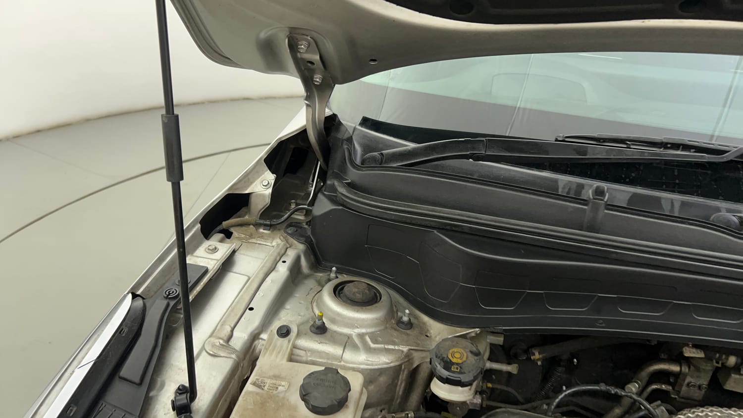 Used 2022 Kia Seltos GTX Plus 1.5 Diesel AT Diesel Automatic engine ENGINE RIGHT SIDE HINGE & APRON VIEW