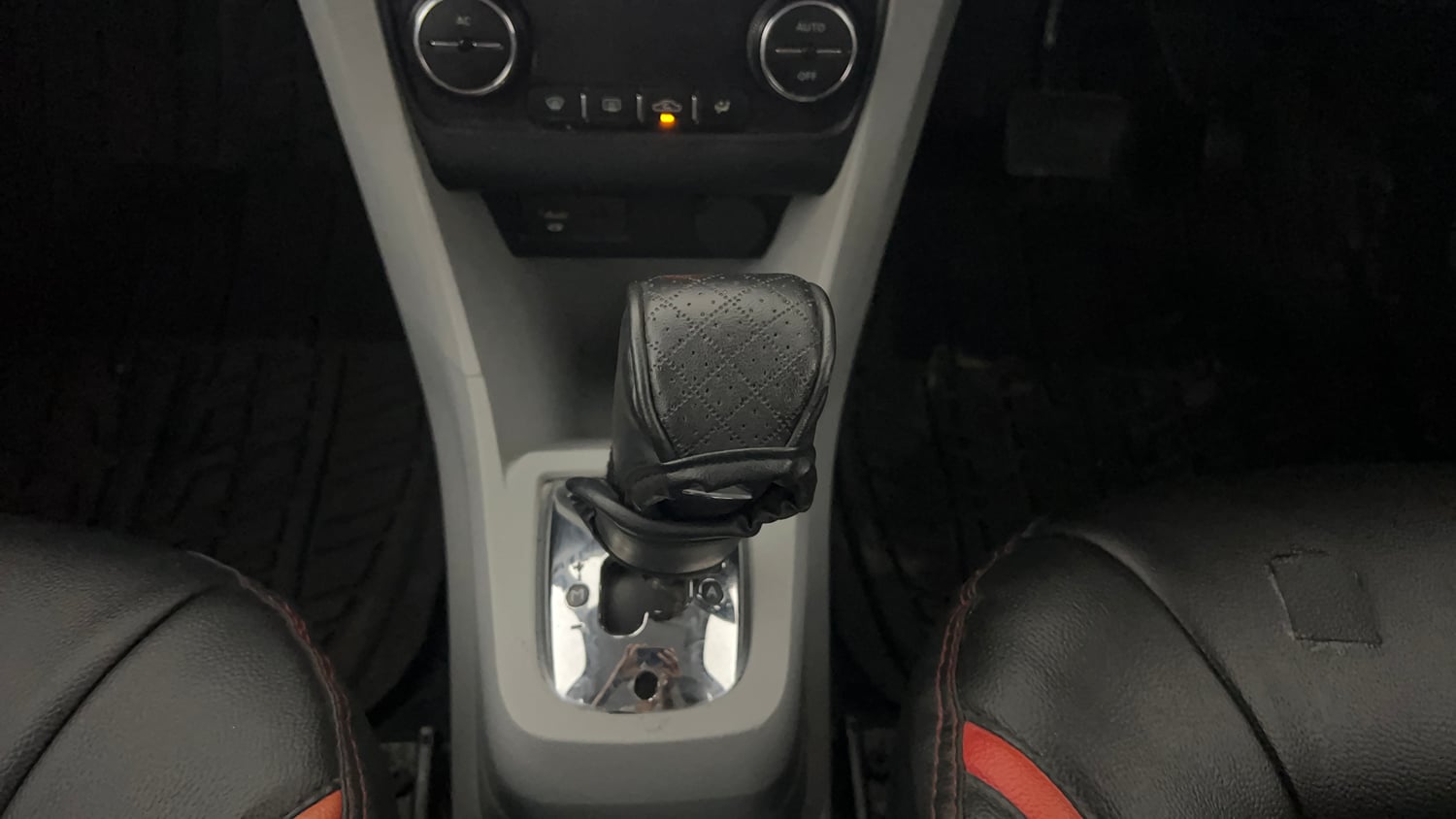 Used 2020 Tata Tiago XZA Plus Dual Tone Petrol Automatic interior GEAR  KNOB VIEW
