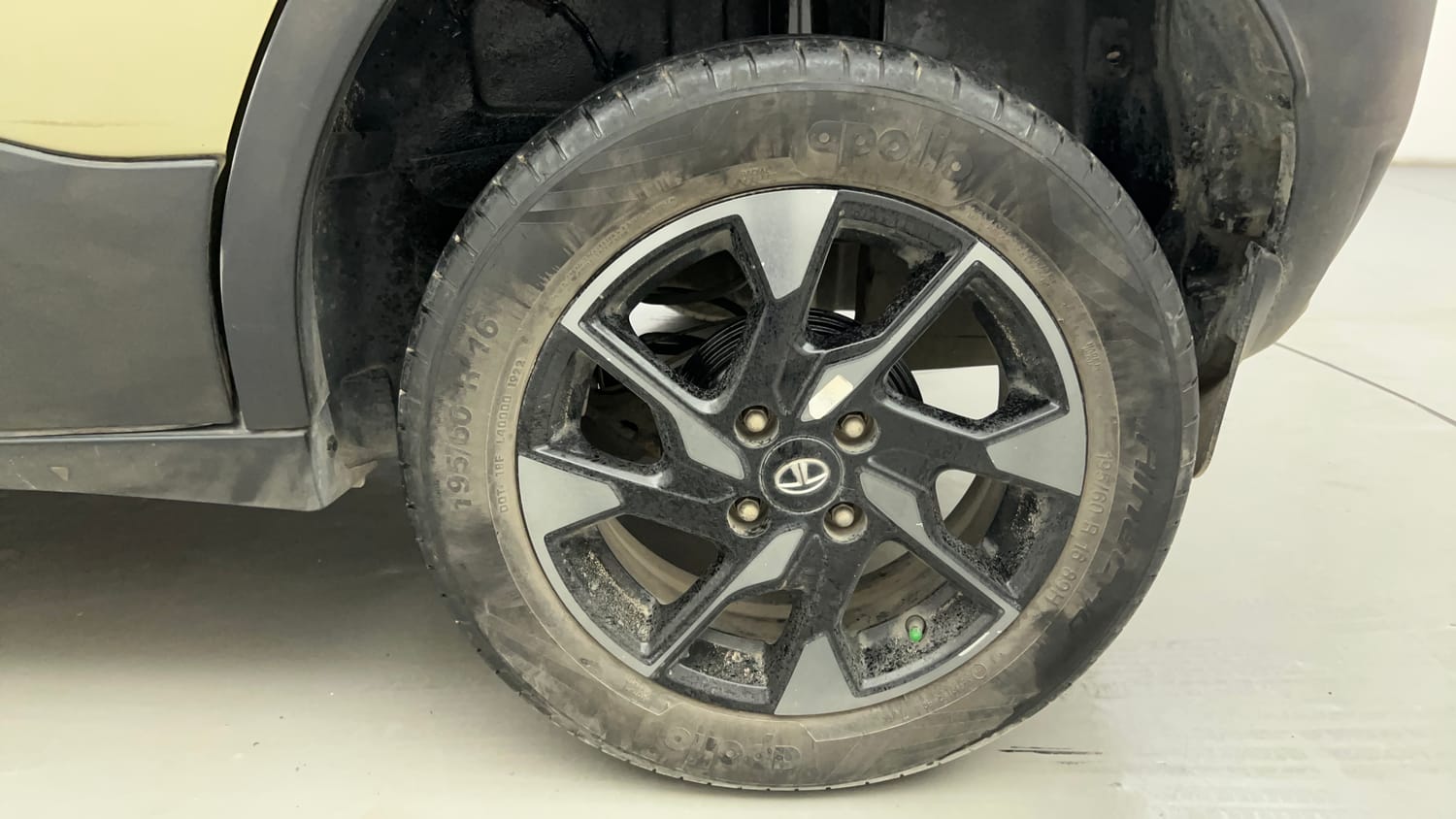 Used 2022 Tata Punch Kaziranga Creative iRA Pack AMT Petrol Automatic tyres LEFT REAR TYRE RIM VIEW