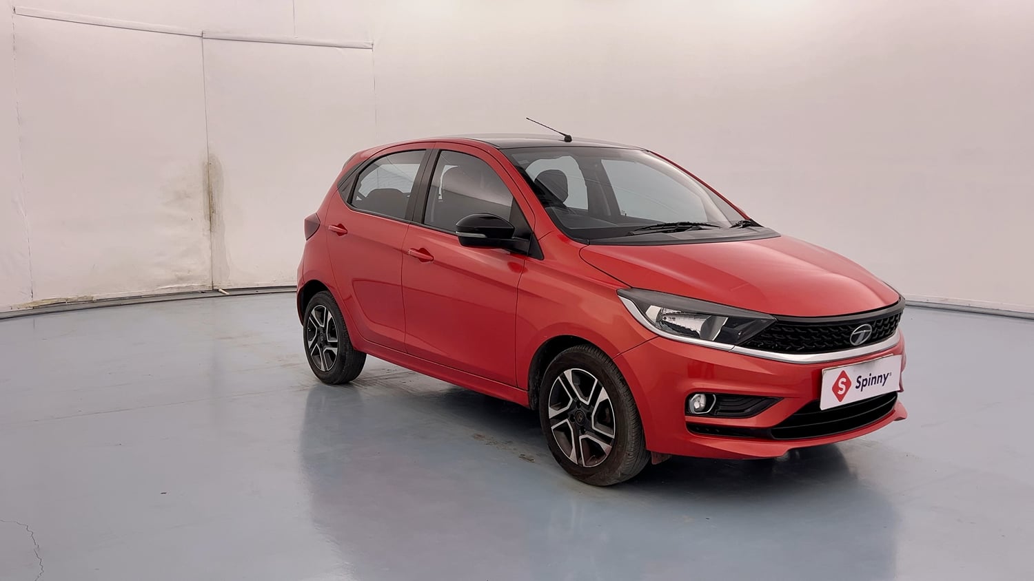 Used 2020 Tata Tiago XZA Plus Dual Tone Petrol Automatic exterior RIGHT FRONT CORNER VIEW