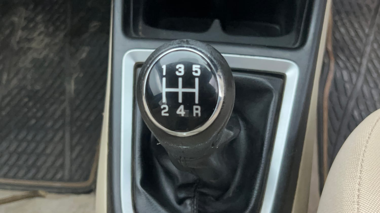 Used 2019 Maruti Suzuki Dzire VXi Petrol Manual interior GEAR  KNOB VIEW
