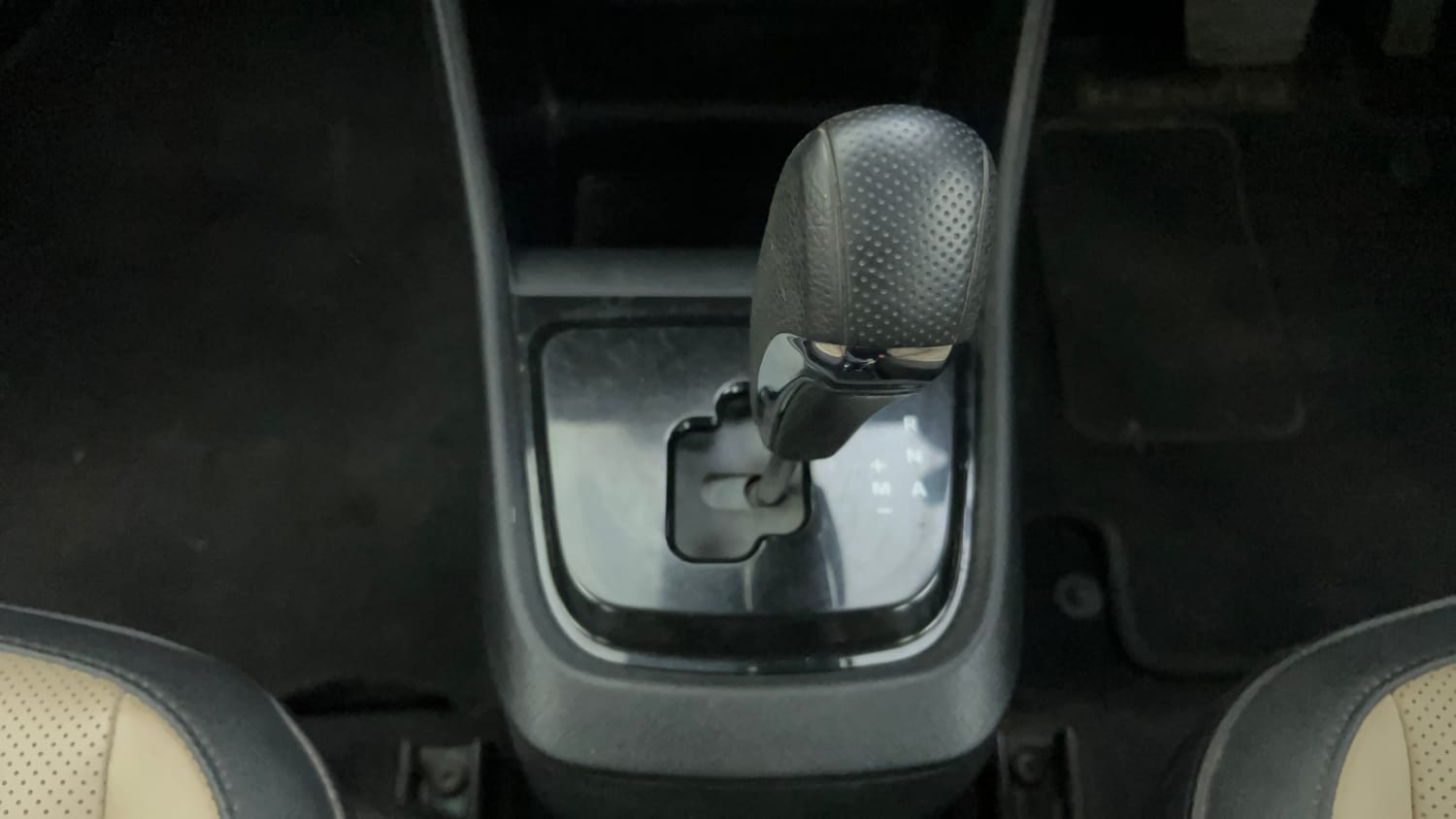 Used 2022 Tata Punch Kaziranga Creative iRA Pack AMT Petrol Automatic interior GEAR  KNOB VIEW