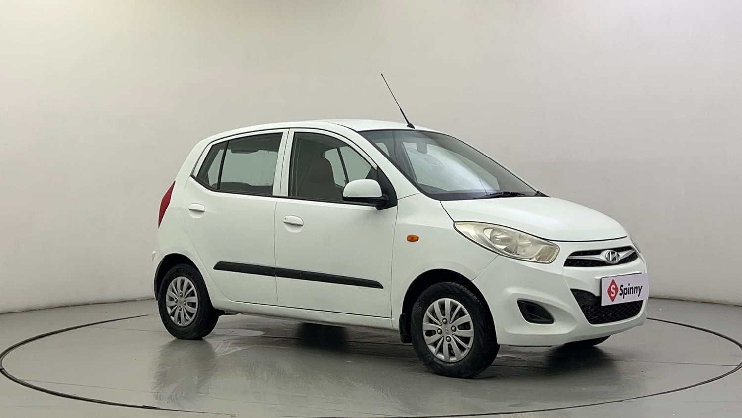 Used 2013 Hyundai i10 Magna 1.1 iRDE2 Petrol Manual exterior RIGHT FRONT CORNER VIEW