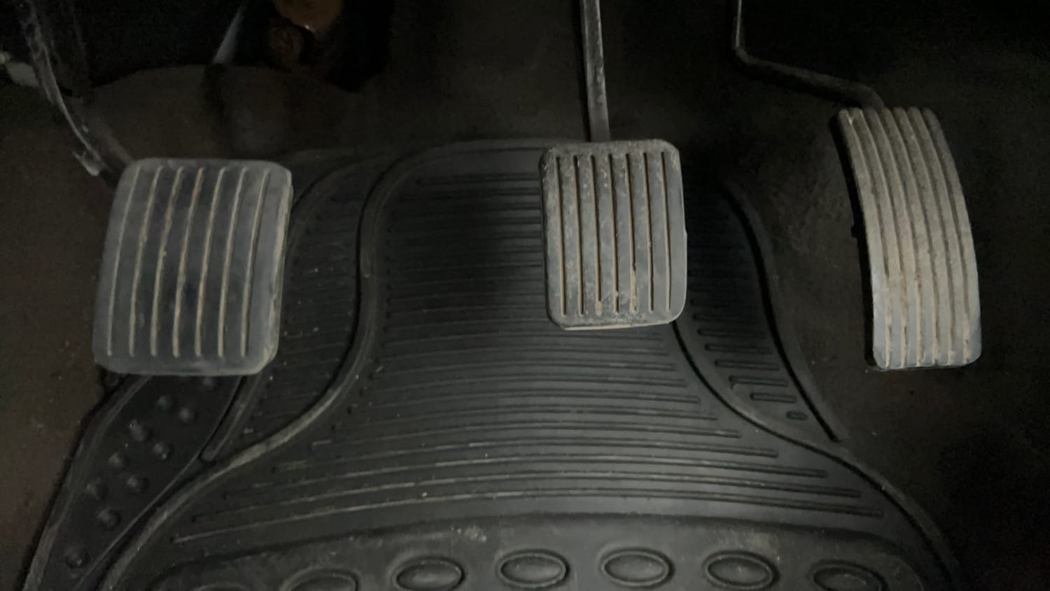 Used 2013 Hyundai i10 Magna 1.1 iRDE2 Petrol Manual interior PEDALS VIEW