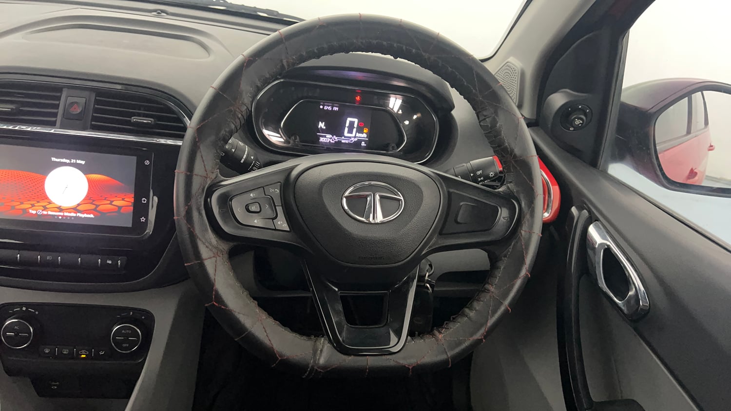 Used 2020 Tata Tiago XZA Plus Dual Tone Petrol Automatic interior STEERING VIEW