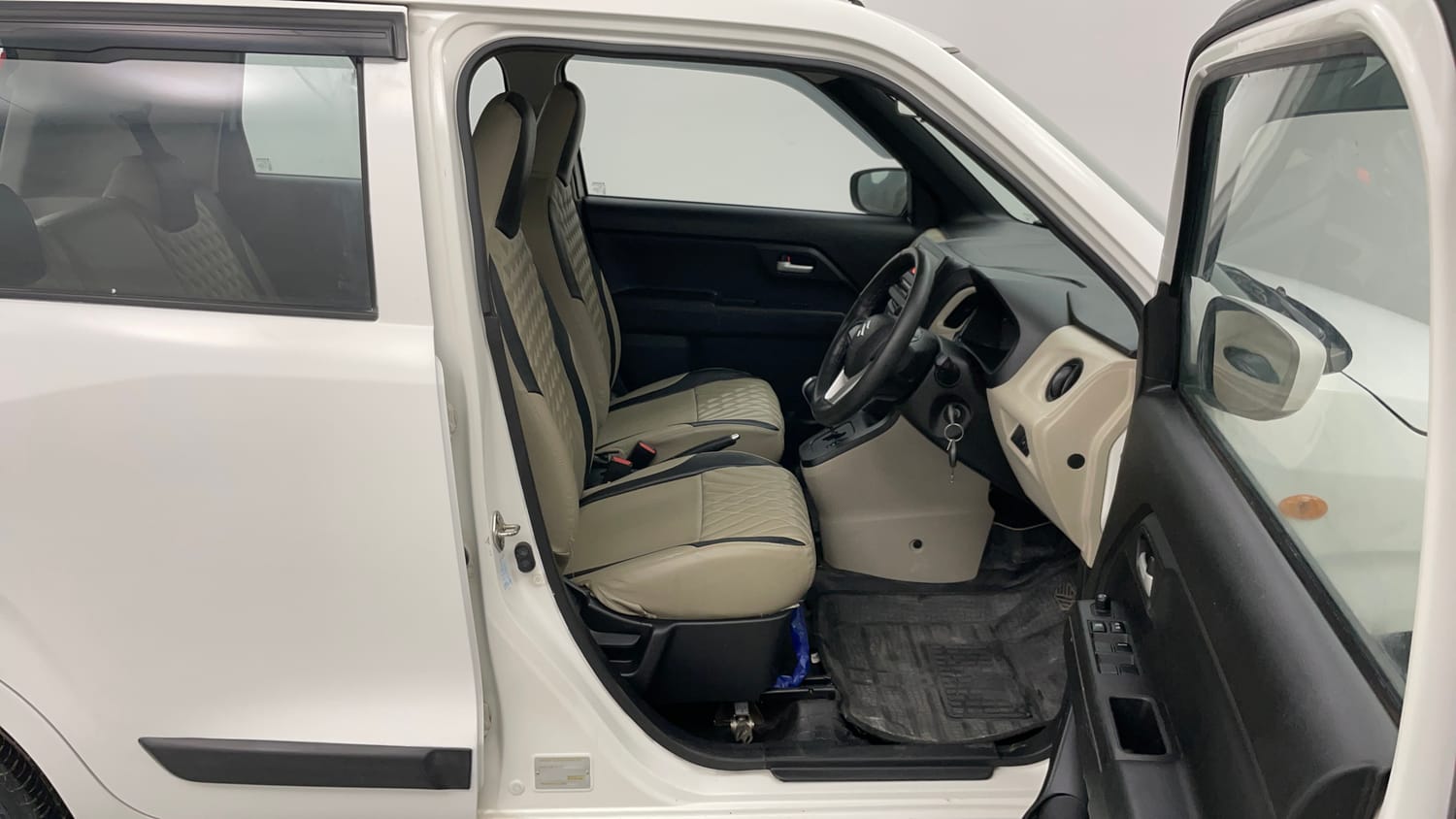 Used 2021 Maruti Suzuki Wagon R 1.0 VXi (O) 1.0 AMT Petrol Automatic interior RIGHT SIDE FRONT DOOR CABIN VIEW