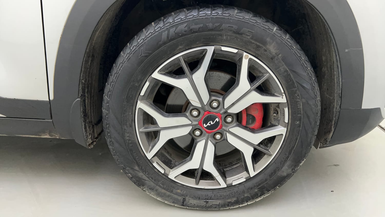 Used 2022 Kia Seltos GTX Plus 1.5 Diesel AT Diesel Automatic tyres RIGHT FRONT TYRE RIM VIEW
