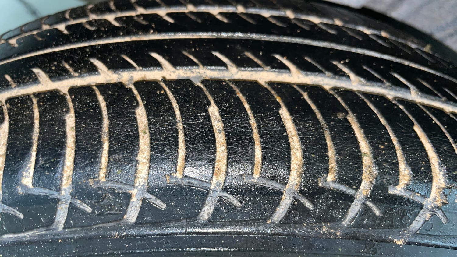 Used 2021 Maruti Suzuki Wagon R 1.0 VXi (O) 1.0 AMT Petrol Automatic tyres RIGHT REAR TYRE TREAD VIEW