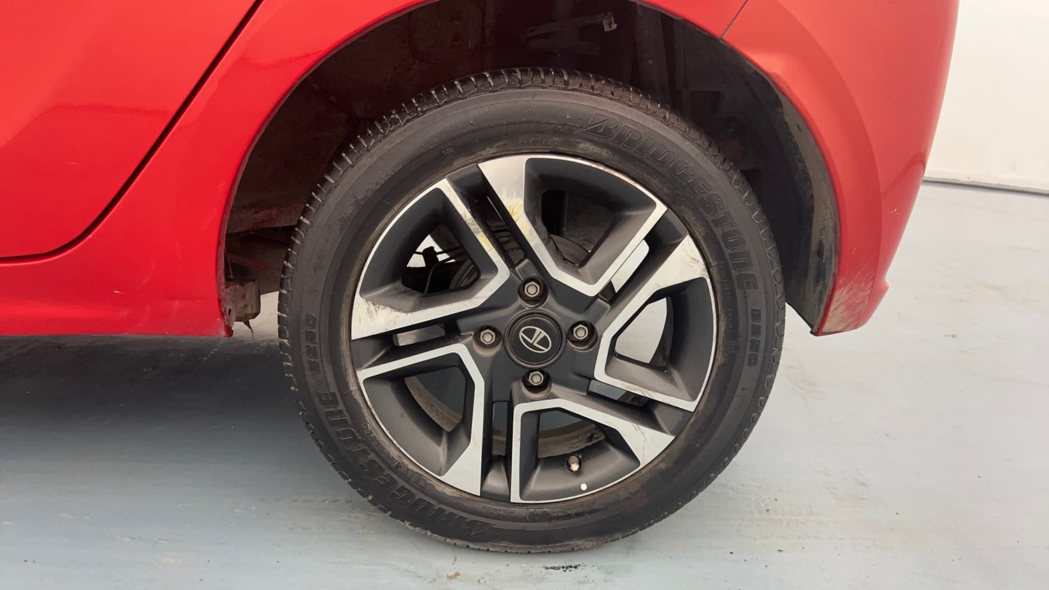 Used 2020 Tata Tiago XZA Plus Dual Tone Petrol Automatic tyres LEFT REAR TYRE RIM VIEW