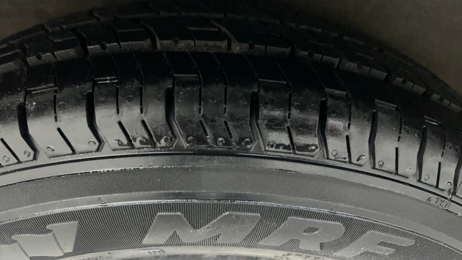 Used 2013 Hyundai i10 Magna 1.1 iRDE2 Petrol Manual tyres RIGHT REAR TYRE TREAD VIEW