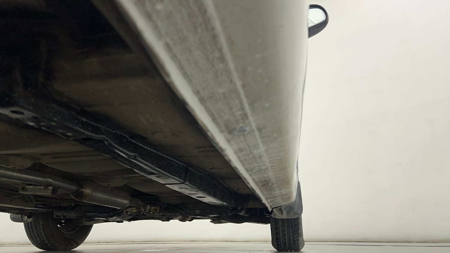 Used 2013 Hyundai i10 Magna 1.1 iRDE2 Petrol Manual extra REAR RIGHT UNDERBODY VIEW