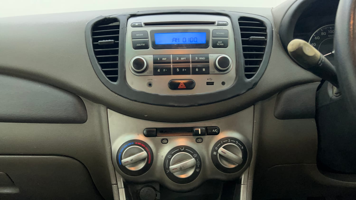 Used 2013 Hyundai i10 Magna 1.1 iRDE2 Petrol Manual interior MUSIC SYSTEM & AC CONTROL VIEW