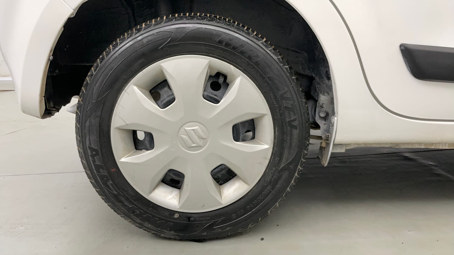 Used 2021 Maruti Suzuki Wagon R 1.0 VXi (O) 1.0 AMT Petrol Automatic tyres RIGHT REAR TYRE RIM VIEW