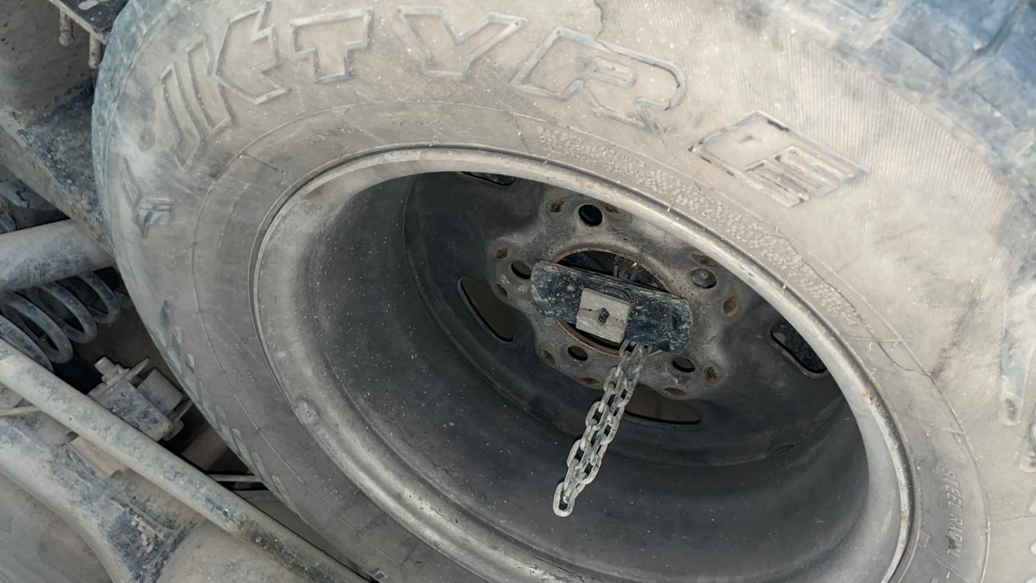 Used 2018 Tata Hexa XM 4x2 7 STR Diesel Manual tyres SPARE TYRE VIEW