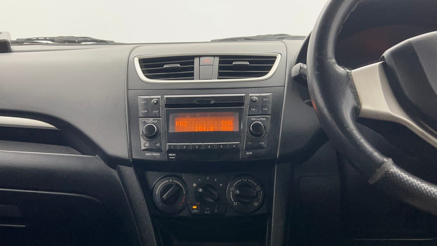 Used 2016 Maruti Suzuki Swift VXi Petrol Manual interior MUSIC SYSTEM & AC CONTROL VIEW
